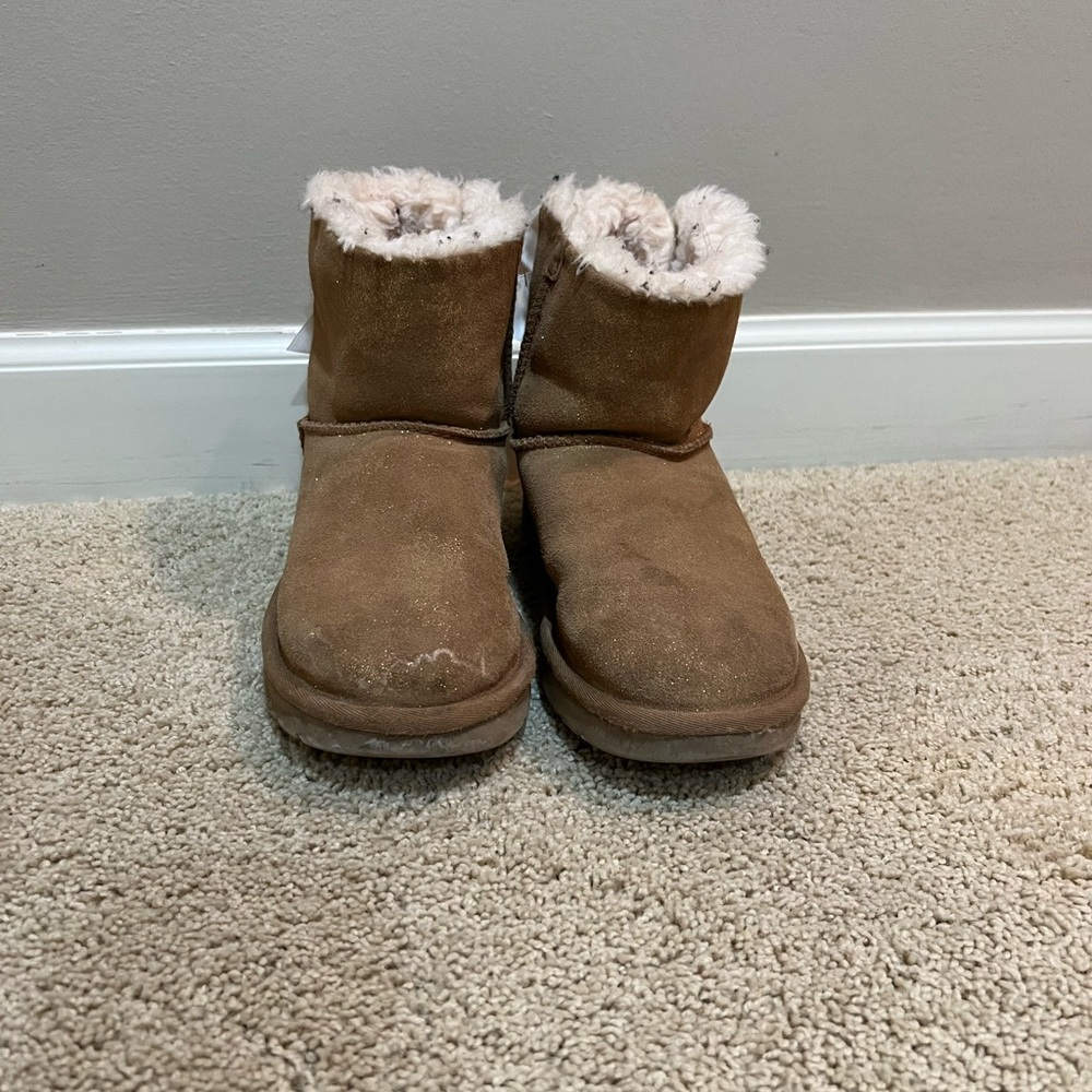 Sparkly Ugg with Bow